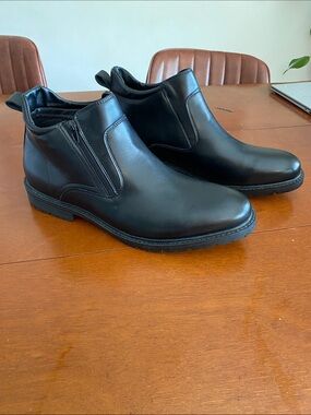 Size 14 Men’s faux leather boot